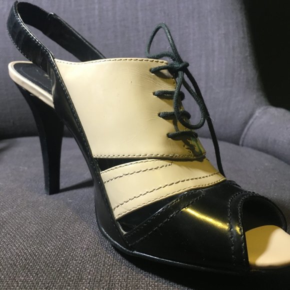 TAHARI leather Claudia shoes , size 8.5 M - Picture 6 of 9